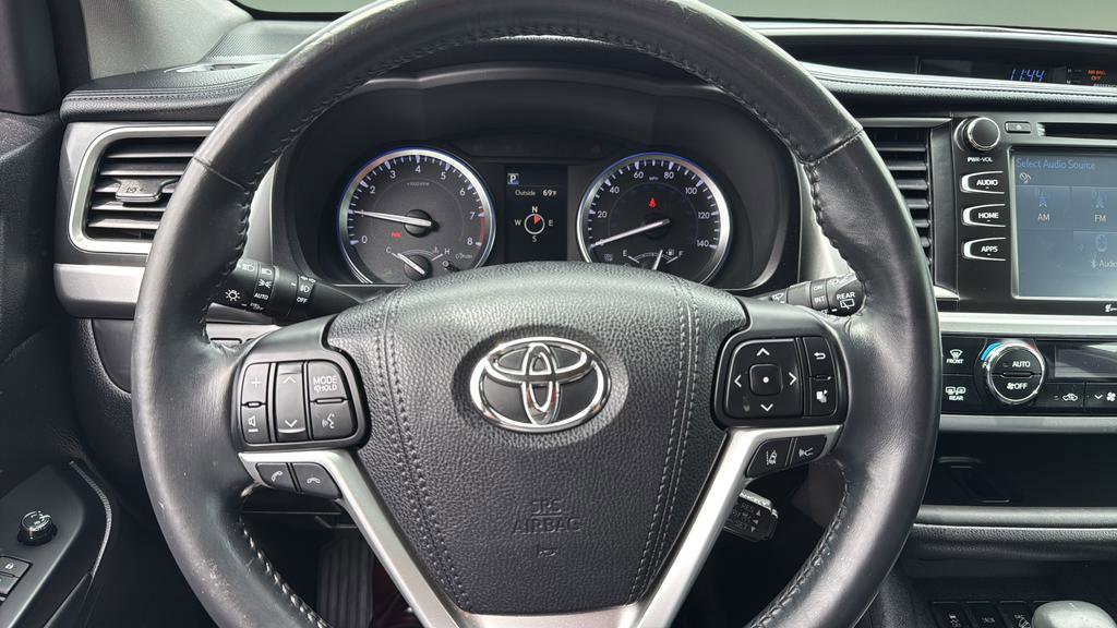 Used 2017 Toyota Highlander SE AWD/4WD image 23
