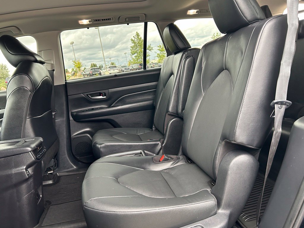 Used 2025 Toyota Grand Highlander AWD image 26
