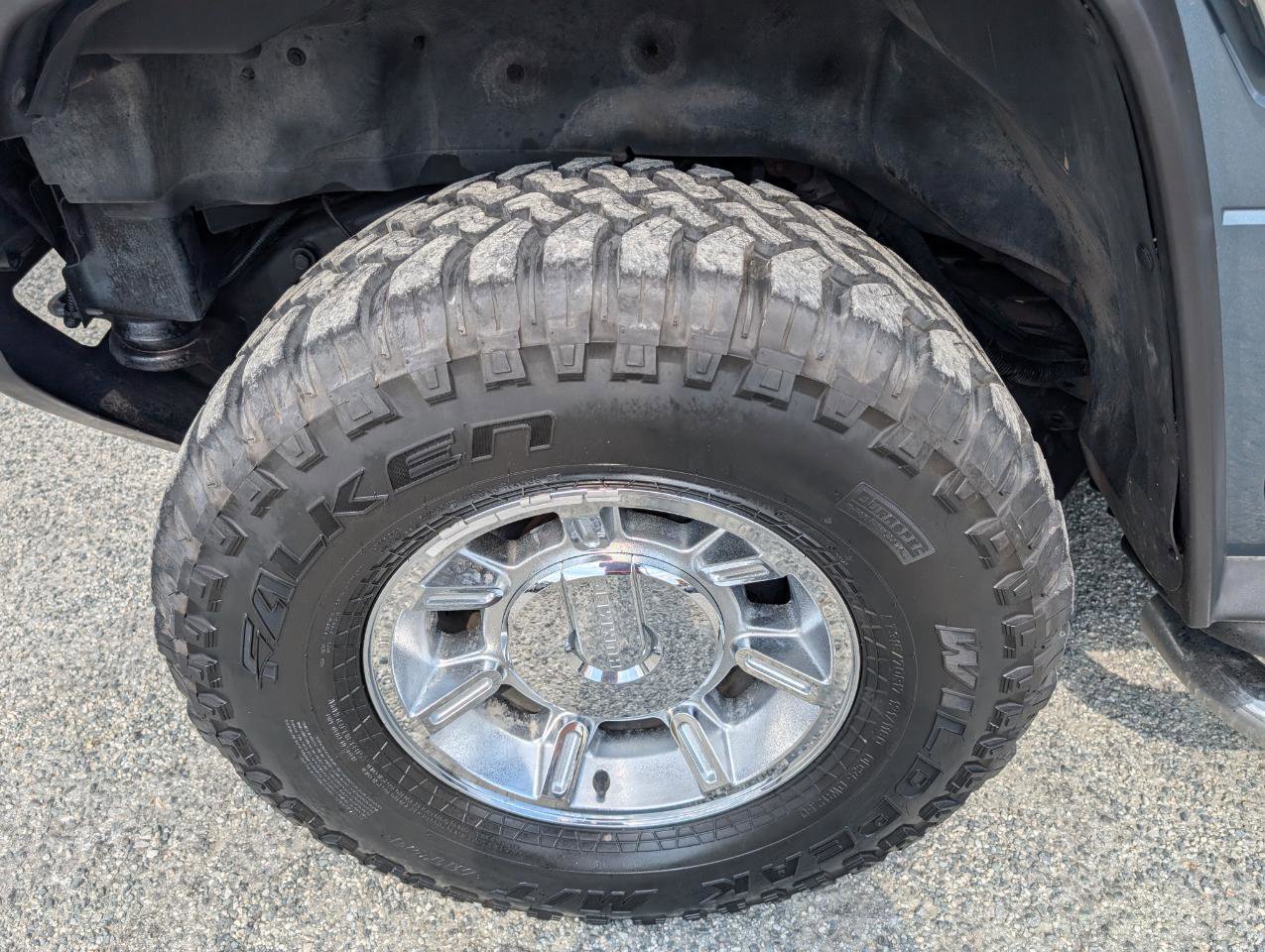 Used 2005 HUMMER H2 w/ Preferred Equipment Group image 11