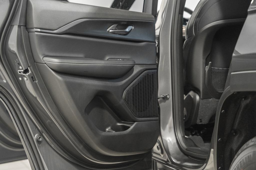 New 2025 Jeep Grand Cherokee Laredo X w/ Luxury Tech Group I image 35