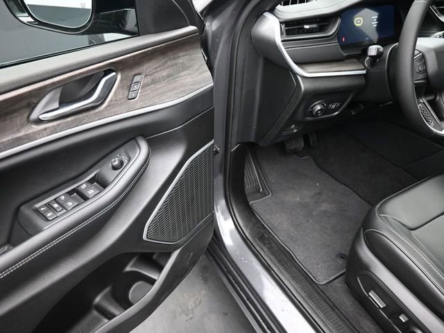 New 2026 Jeep Grand Cherokee Limited w/ Limited Altitude Package image 14