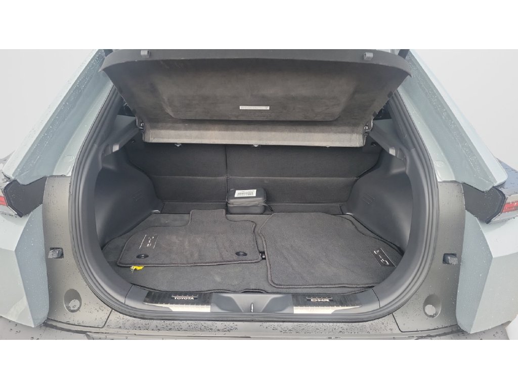 Used 2026 Toyota C-HR AWD/4WD image 9