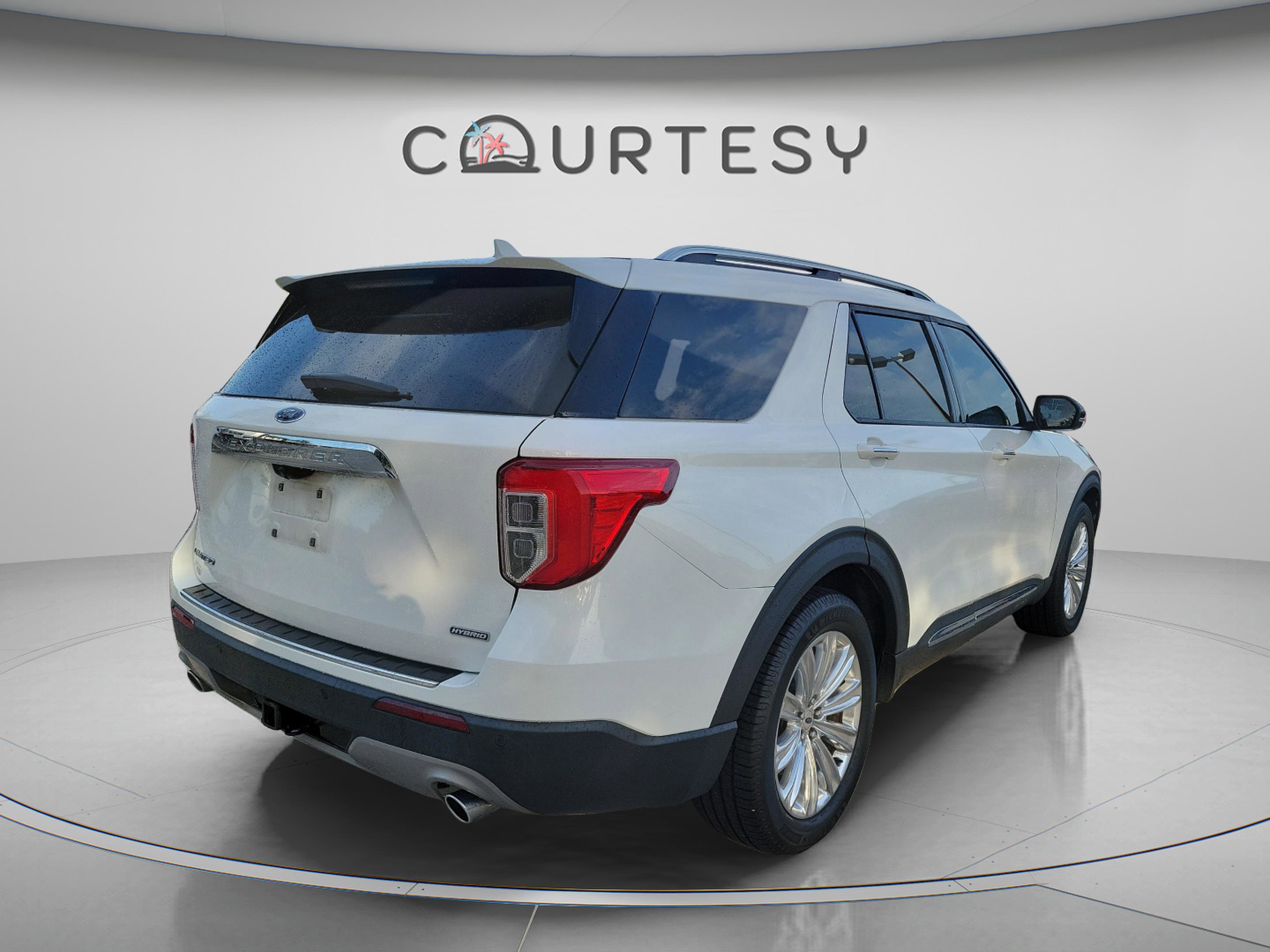 Used 2021 Ford Explorer Limited w/ Hybrid Equipment Group 310A RWD image 3