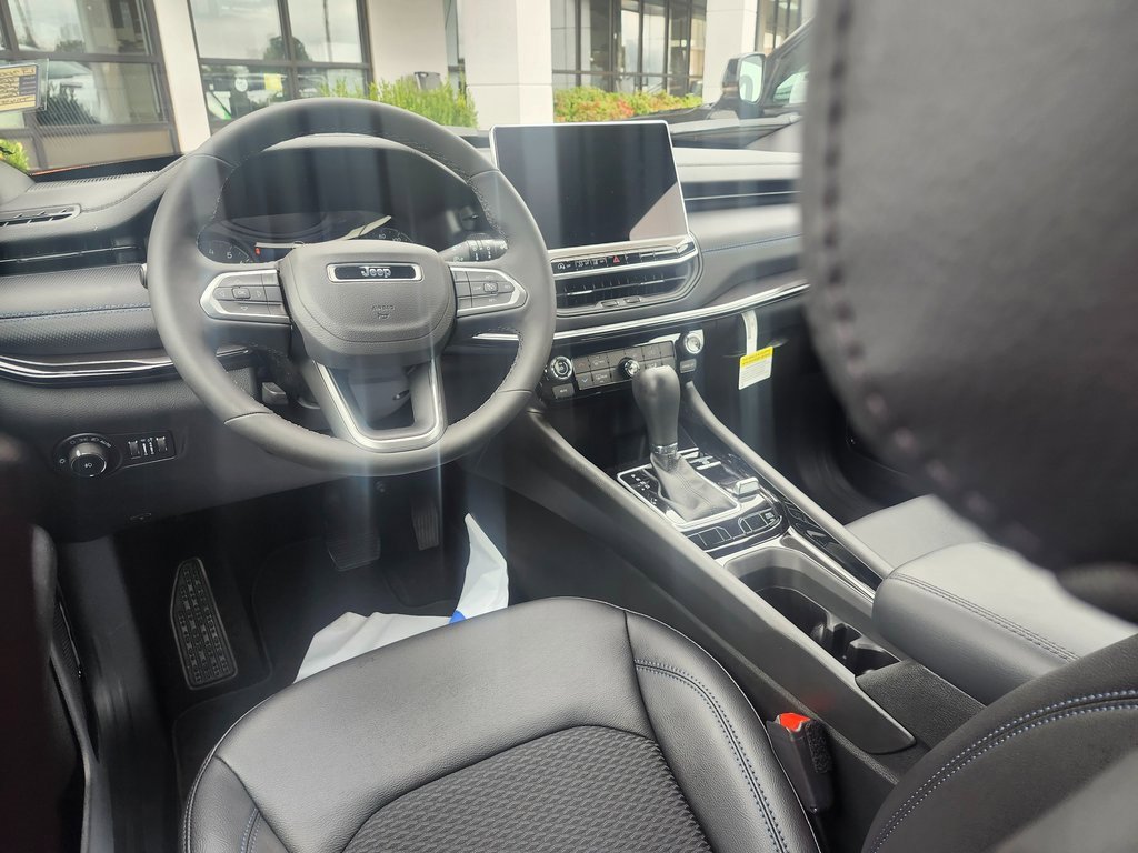 New 2026 Jeep Compass Latitude image 9