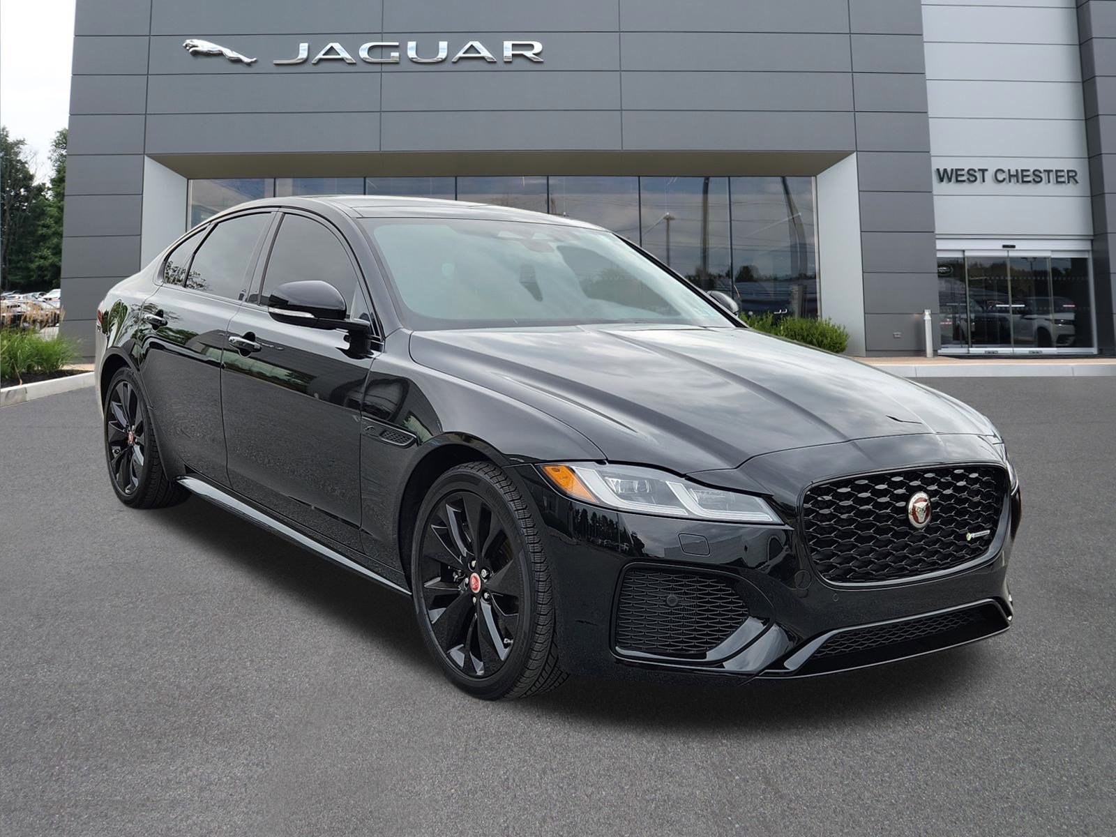 Certified 2022 Jaguar XF R-Dynamic SE AWD/4WD image 2