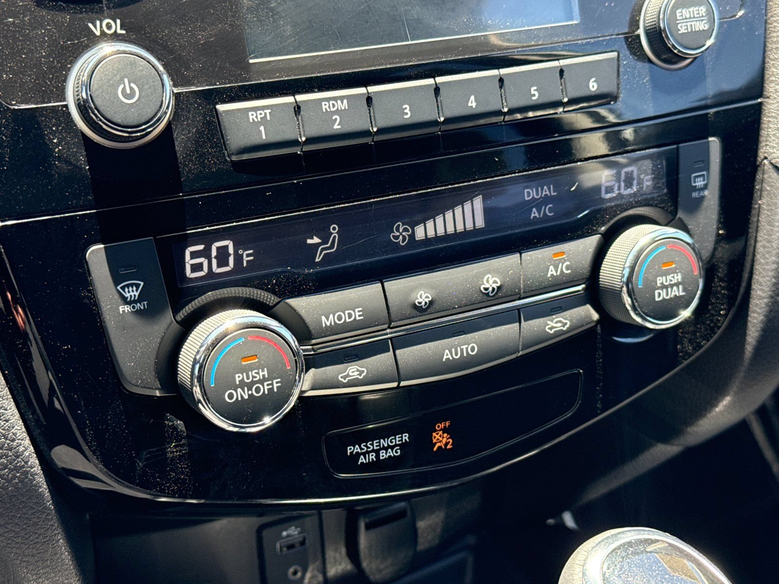 Used 2017 Nissan Rogue SV FWD image 19
