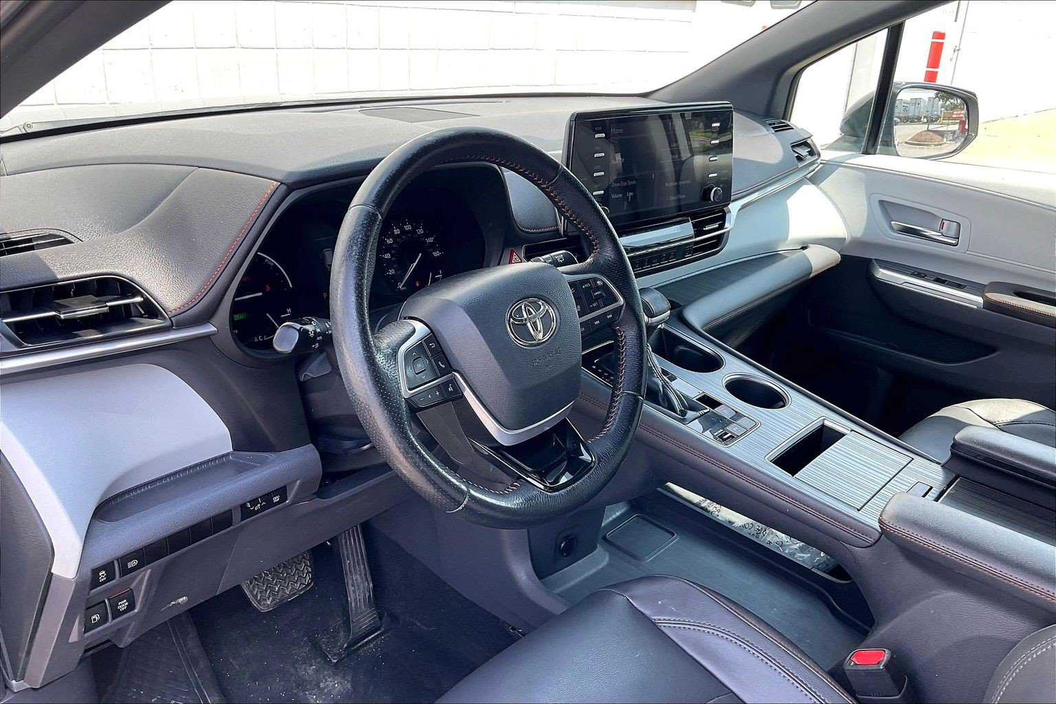 Used 2021 Toyota Sienna XSE AWD/4WD image 18