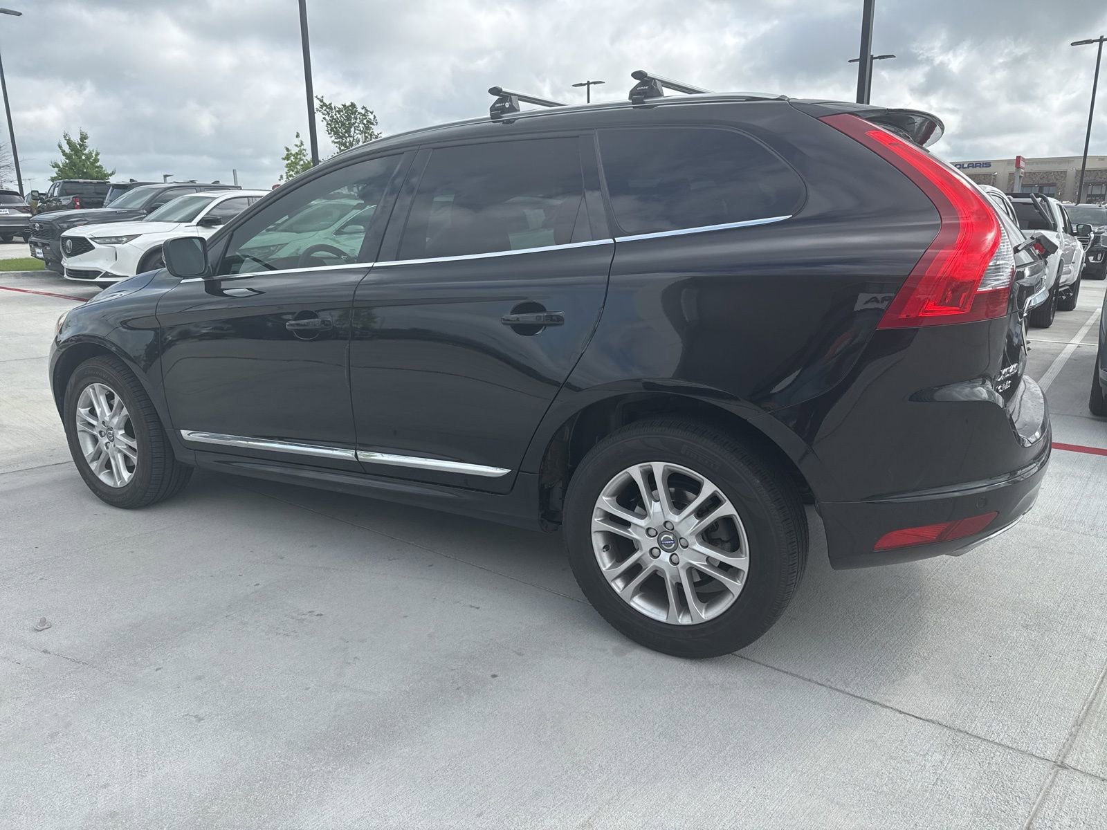 Used 2016 Volvo XC60 T5 Premier w/ Proximity Package FWD image 3