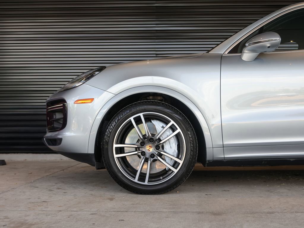 Certified 2022 Porsche Cayenne Turbo AWD/4WD image 13