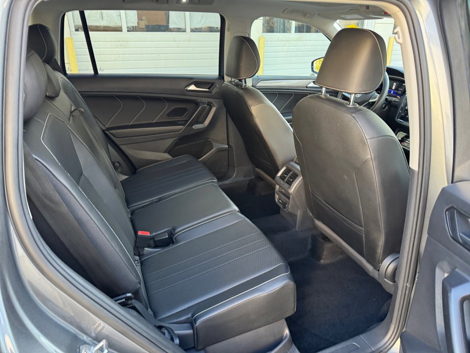 Used 2022 Volkswagen Tiguan SE image 33
