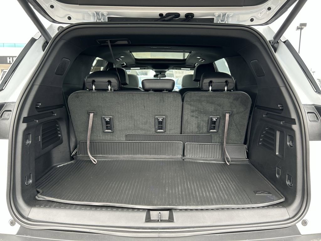 Used 2025 Chevrolet Traverse LT w/ Sun and Wheel Package image 27