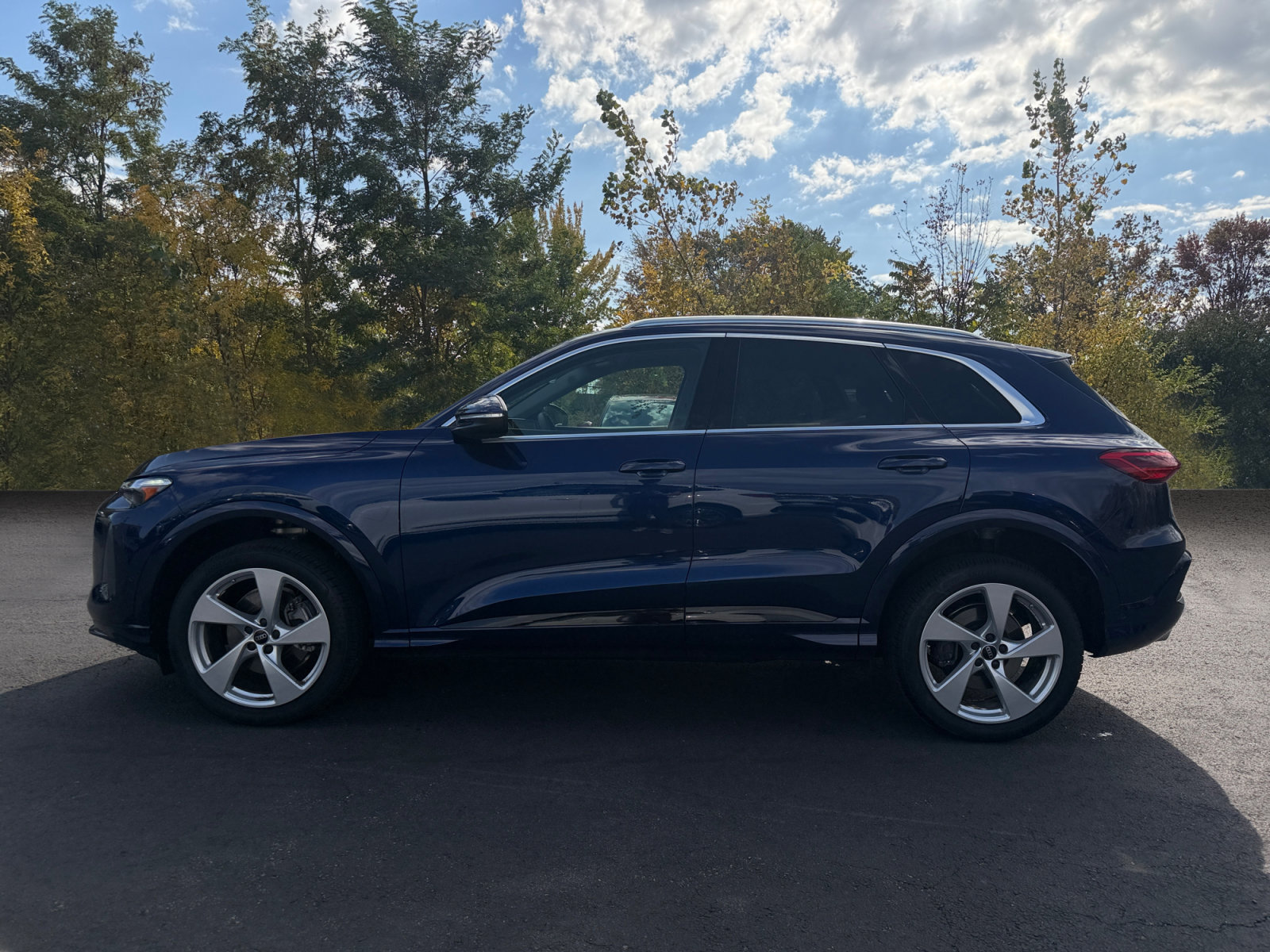 Used 2025 Audi Q5 Premium Plus w/ Premium Plus AWD/4WD image 2