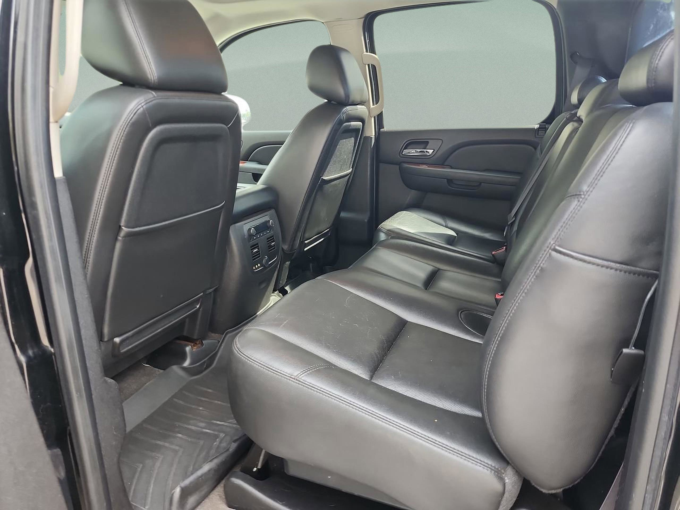 Used 2013 Chevrolet Avalanche LTZ image 16