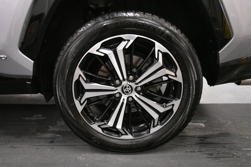 Used 2024 Toyota RAV4 XSE w/ Weather Package image 33