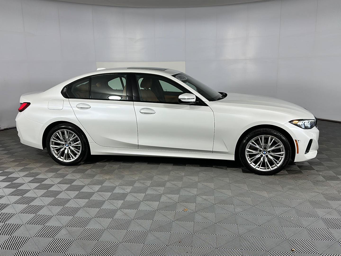 Used 2023 BMW 330i xDrive Sedan w/ Driving Assistance Package AWD/4WD image 6