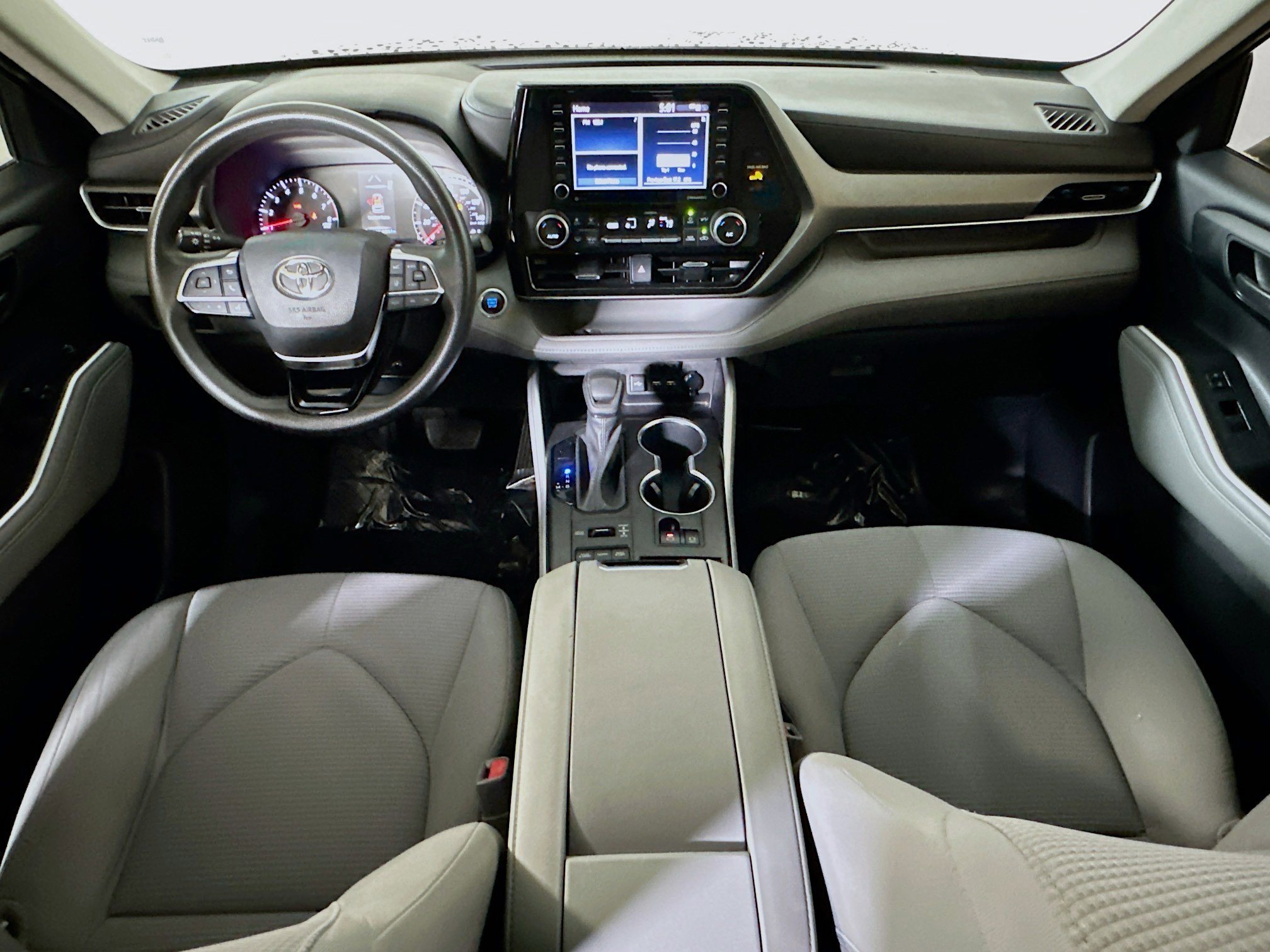 Used 2021 Toyota Highlander L image 27