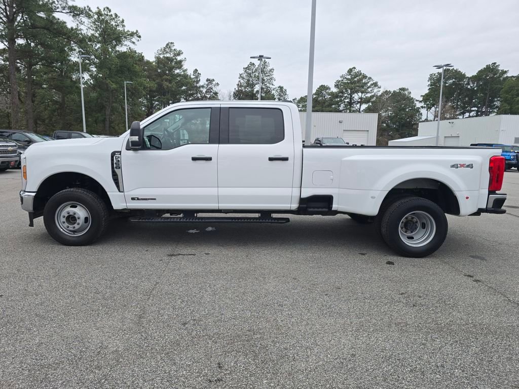 Used 2025 Ford F350 XLT image 2