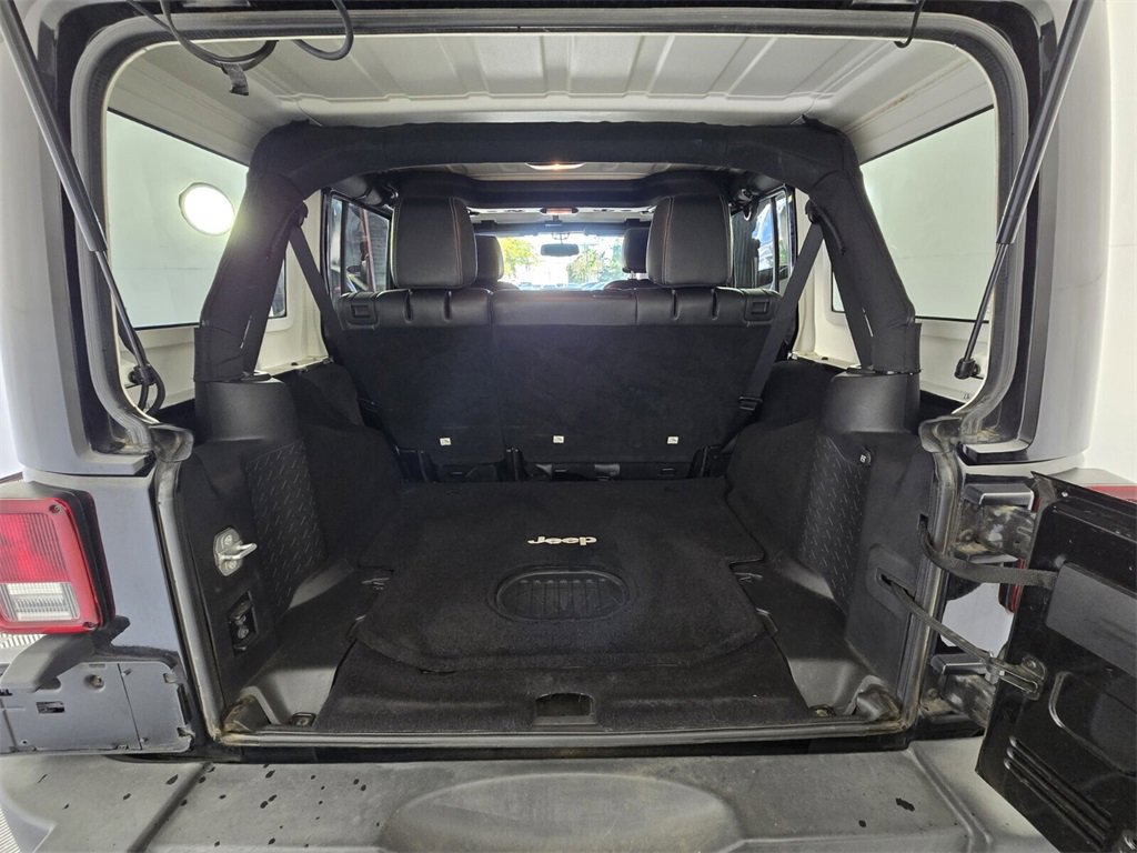 Used 2015 Jeep Wrangler Unlimited Sahara image 11