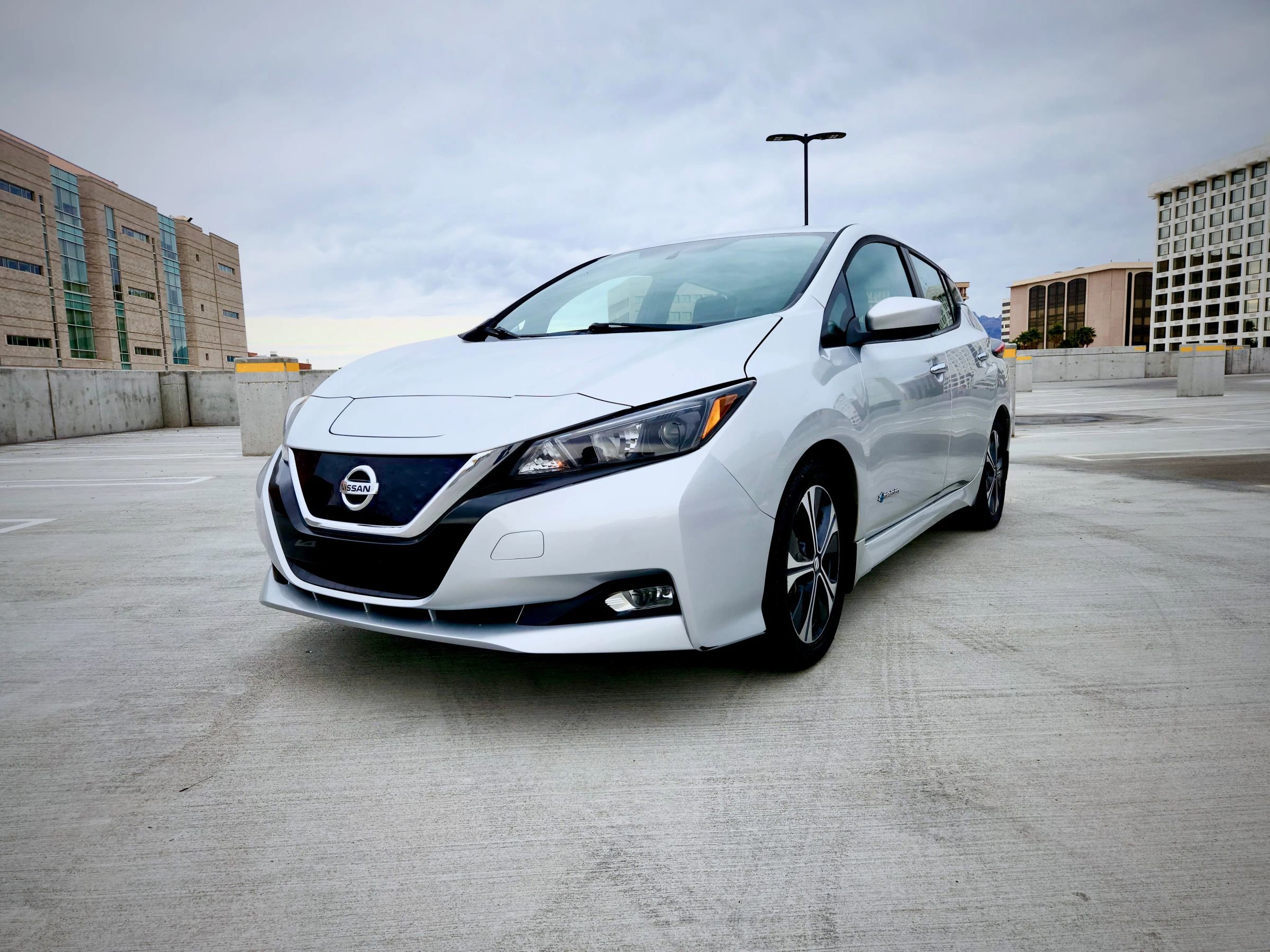 Used 2018 Nissan Leaf SV FWD image 2