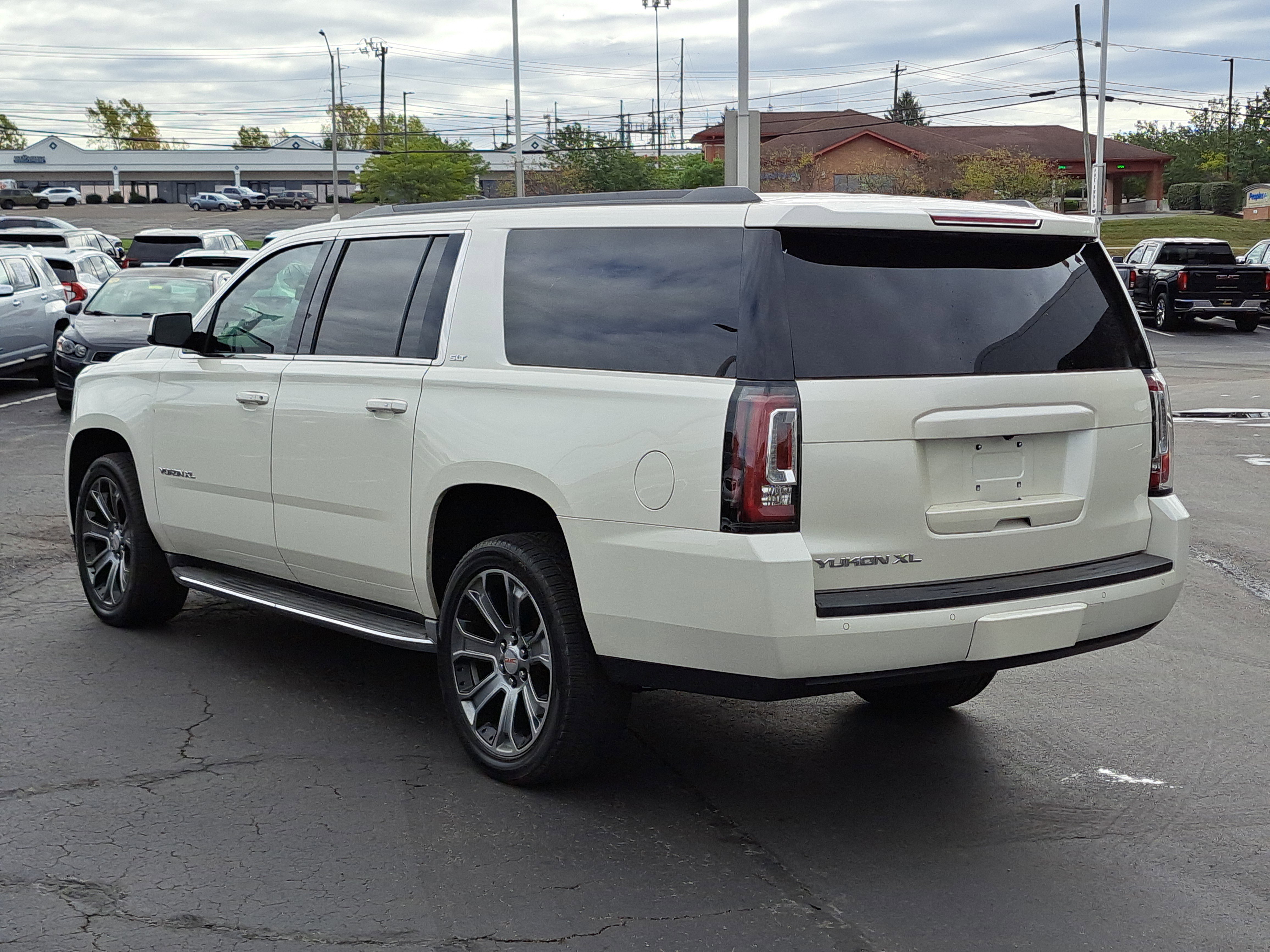 Used 2015 GMC Yukon XL SLT w/ Open Road Package image 3