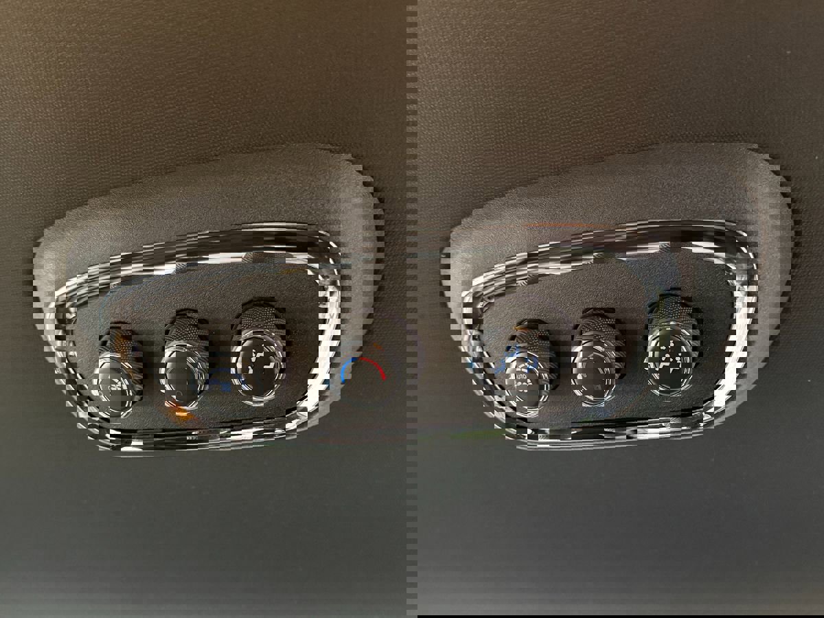 Used 2015 Dodge Durango R/T image 28