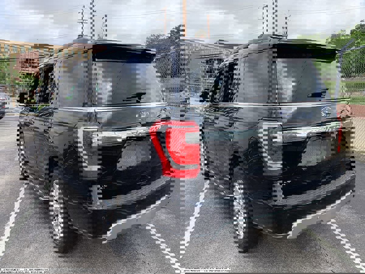 Used 2021 Ford Expedition XLT image 5