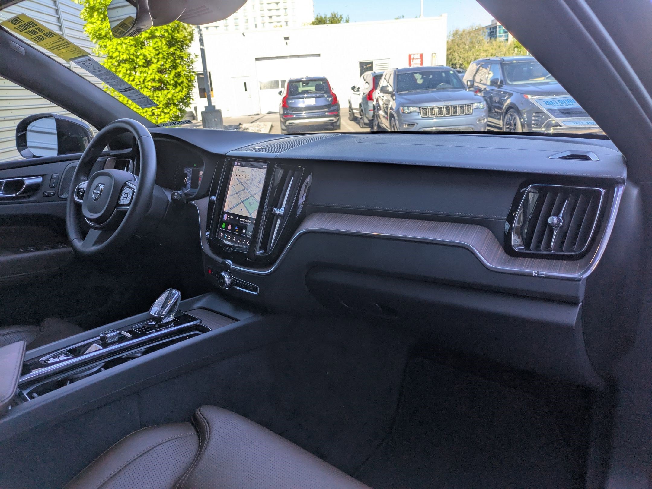 Used 2023 Volvo XC60 T8 Ultimate w/ Climate Package AWD/4WD image 30