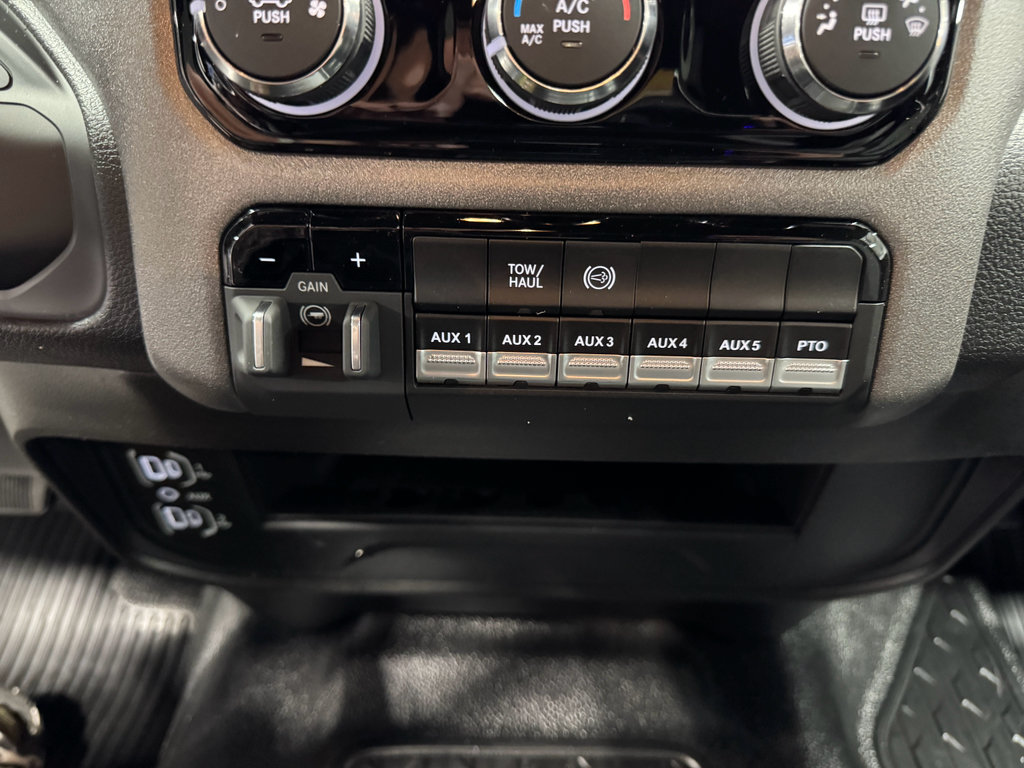 New 2025 RAM 4500 Tradesman AWD/4WD image 32