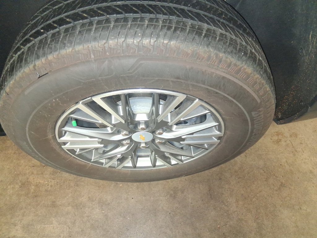 Used 2024 Chevrolet Traverse LT FWD image 16