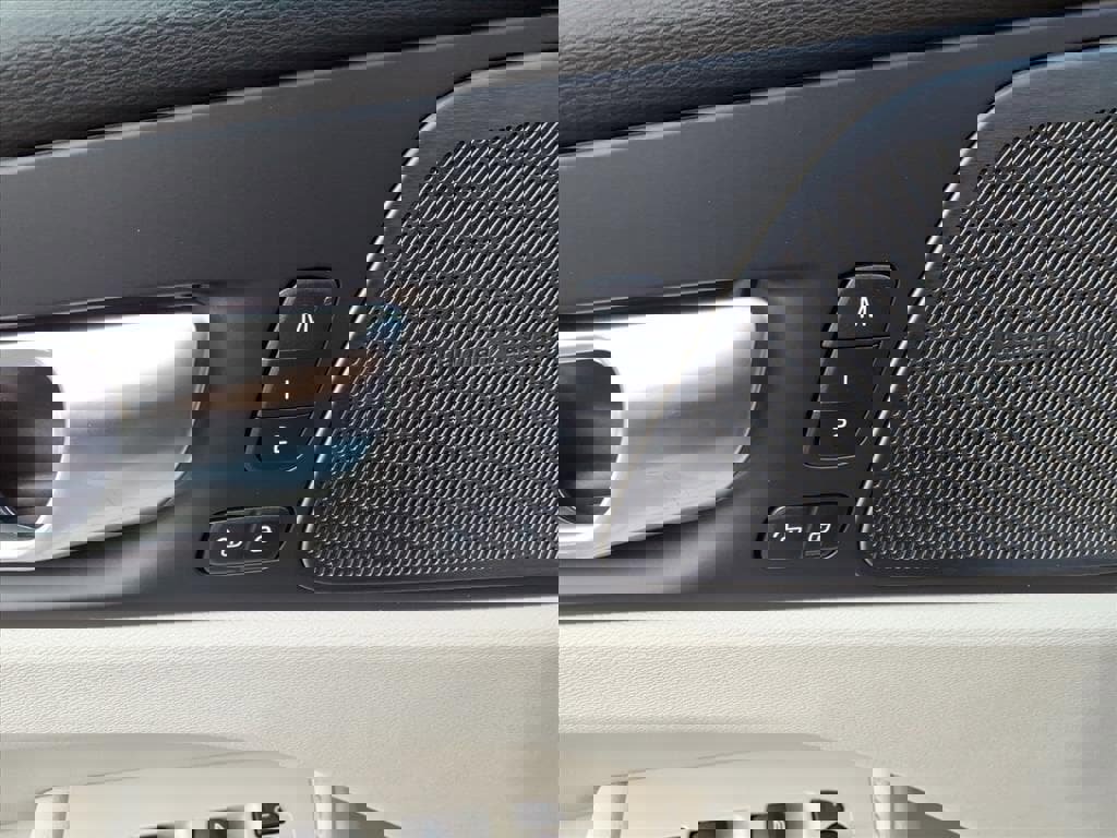 New 2026 Volvo XC60 B5 Ultra w/ Protection Package Premier image 15