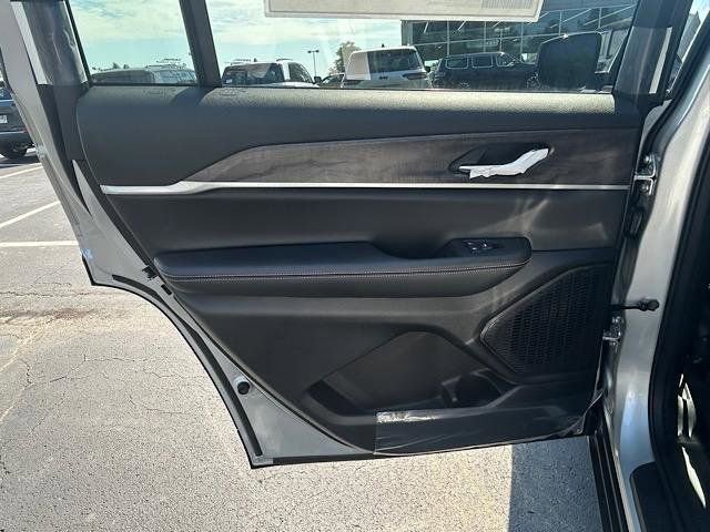 New 2025 Jeep Grand Cherokee L Limited w/ Black Appearance Package image 12