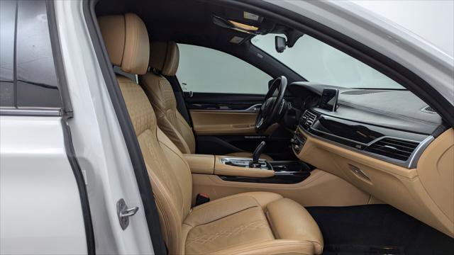 Used 2017 BMW 750i xDrive image 22