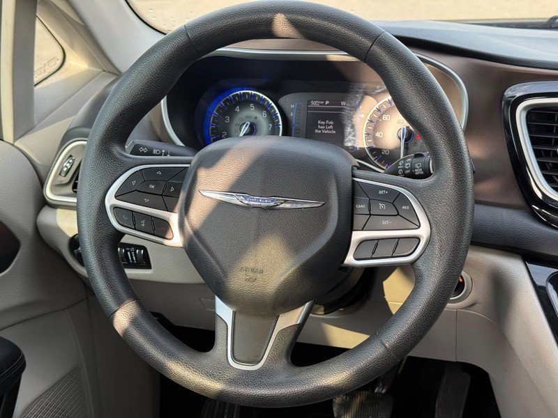 Used 2017 Chrysler Pacifica Touring Plus image 14