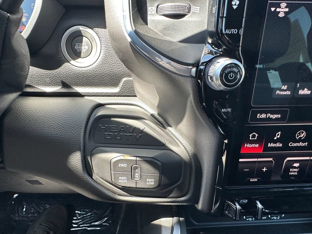 New 2026 RAM 2500 Laramie AWD/4WD image 32