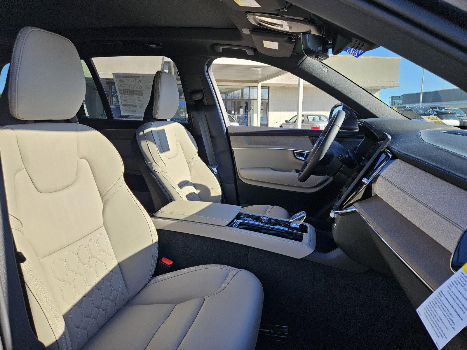 New 2026 Volvo XC90 B6 Plus w/ Protection Package Premier AWD/4WD image 12