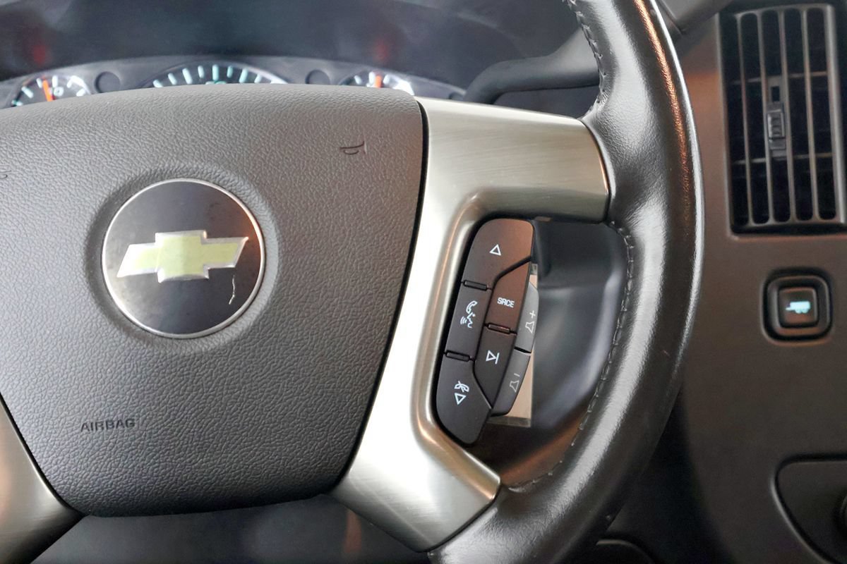 Used 2018 Chevrolet Express 2500 w/ Driver Convenience Package RWD image 33