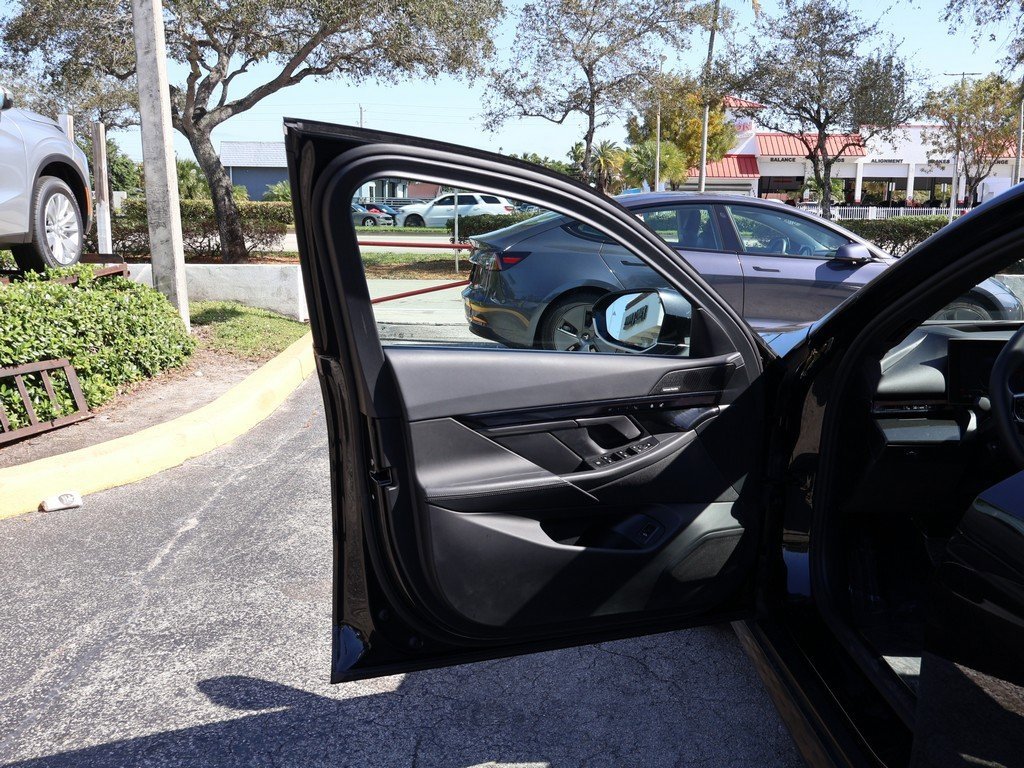 Used 2025 BMW i5 xDrive40 w/ Premium Package image 25