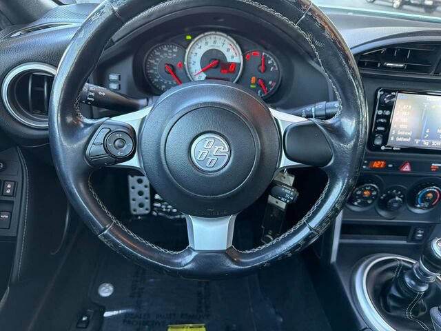 Used 2017 Toyota 86 RWD image 18