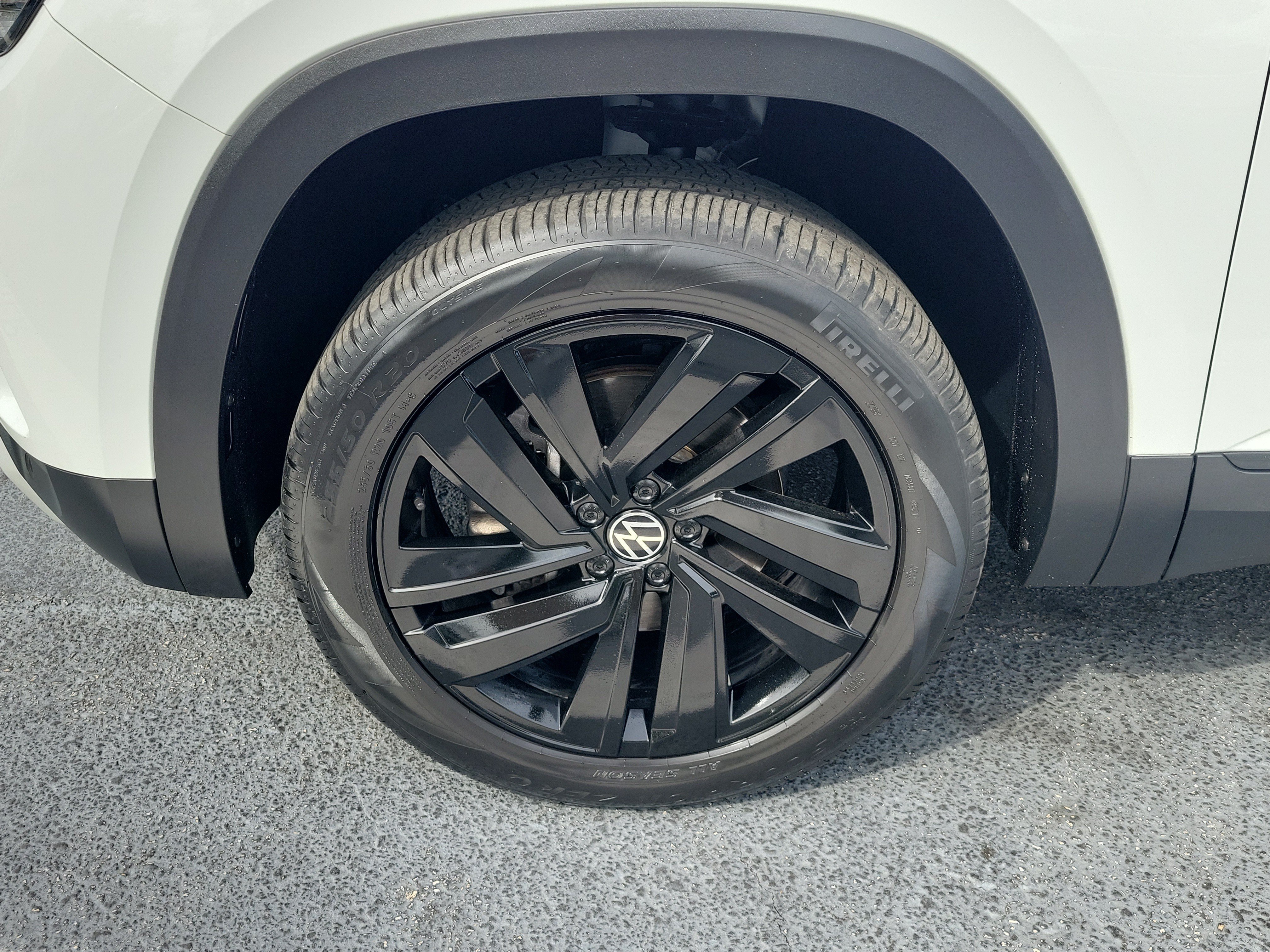 Used 2022 Volkswagen Atlas Cross Sport SE FWD image 5