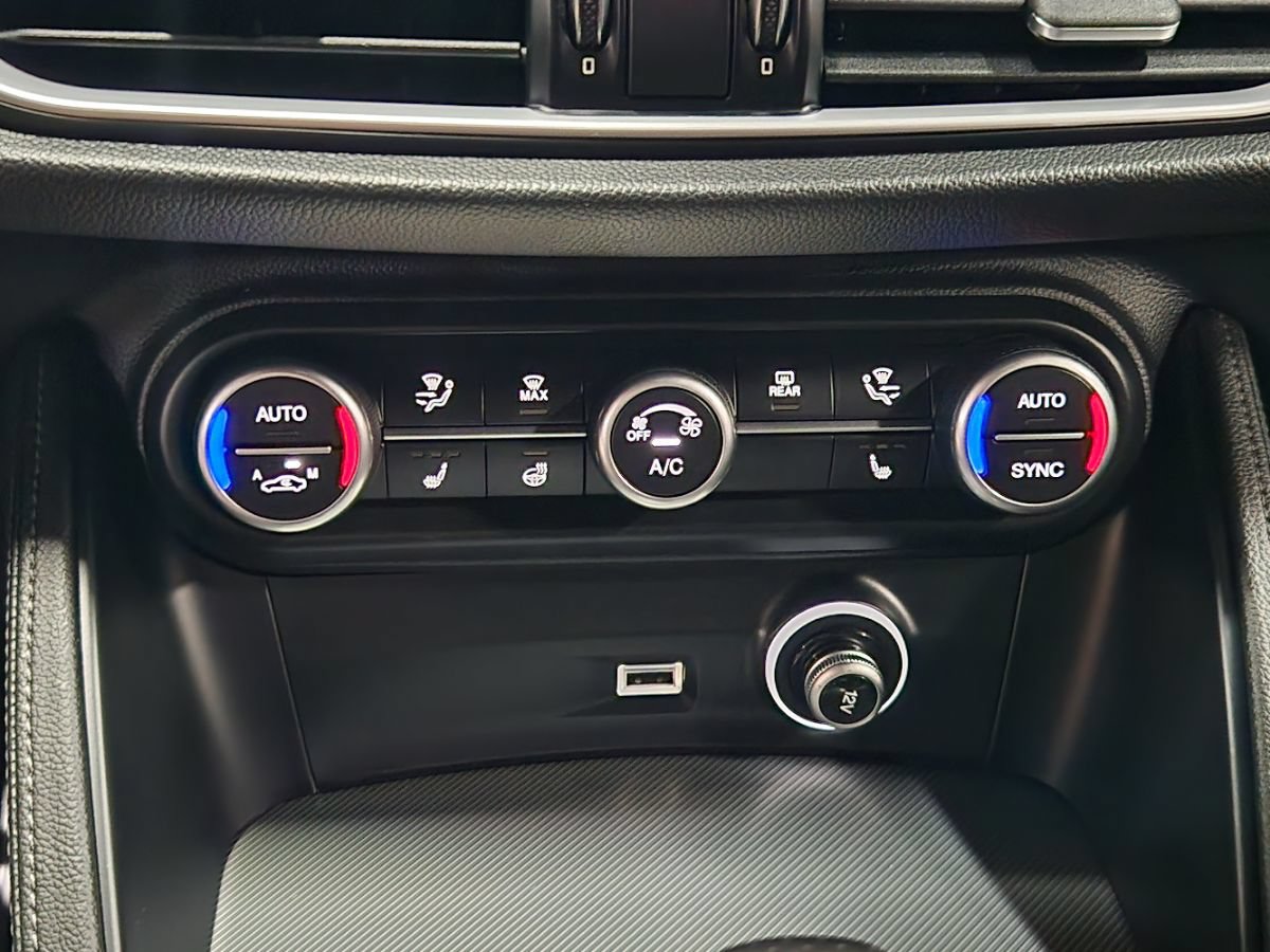 Used 2024 Alfa Romeo Stelvio Veloce AWD/4WD image 24