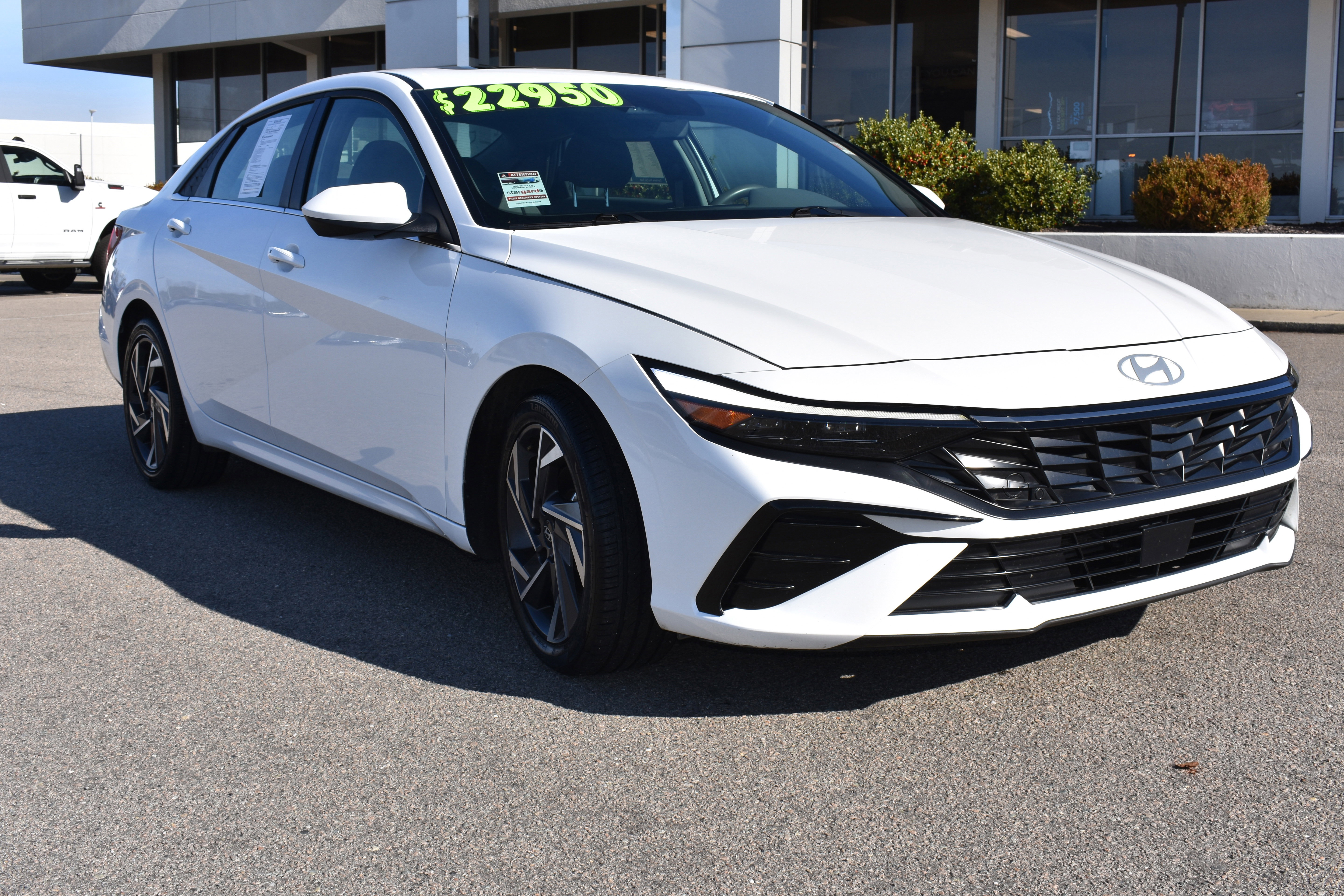 Used 2025 Hyundai Elantra SEL image 3