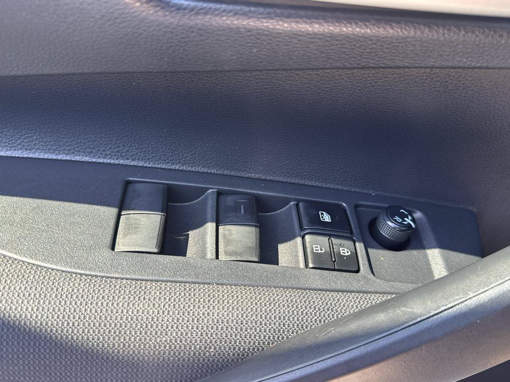 Used 2021 Toyota Corolla LE w/ Carpet Mat Package (TMS) FWD image 20