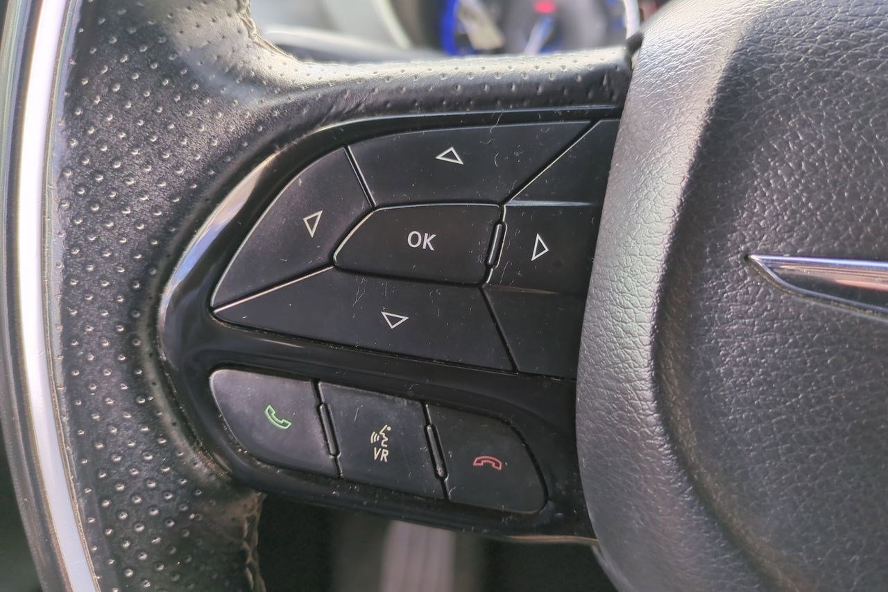 Used 2018 Chrysler Pacifica Limited image 12