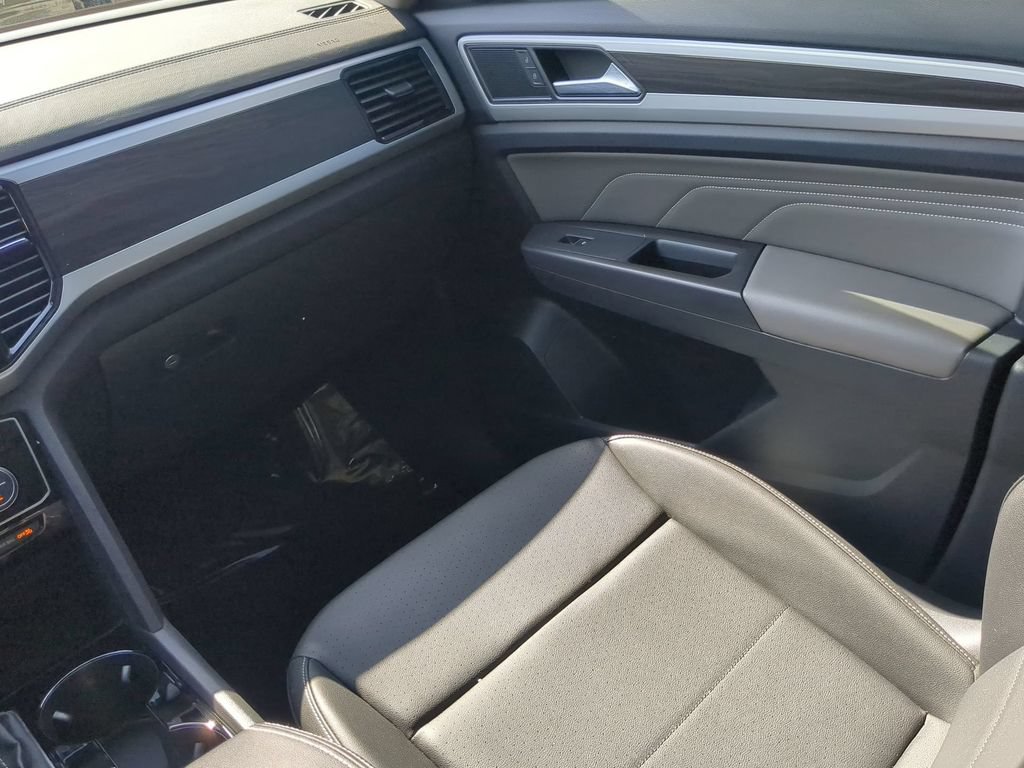 Used 2023 Volkswagen Atlas SE w/ Panoramic Sunroof Package FWD image 17