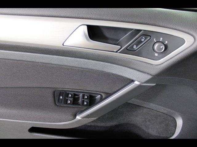 Used 2016 Volkswagen Golf S FWD image 17