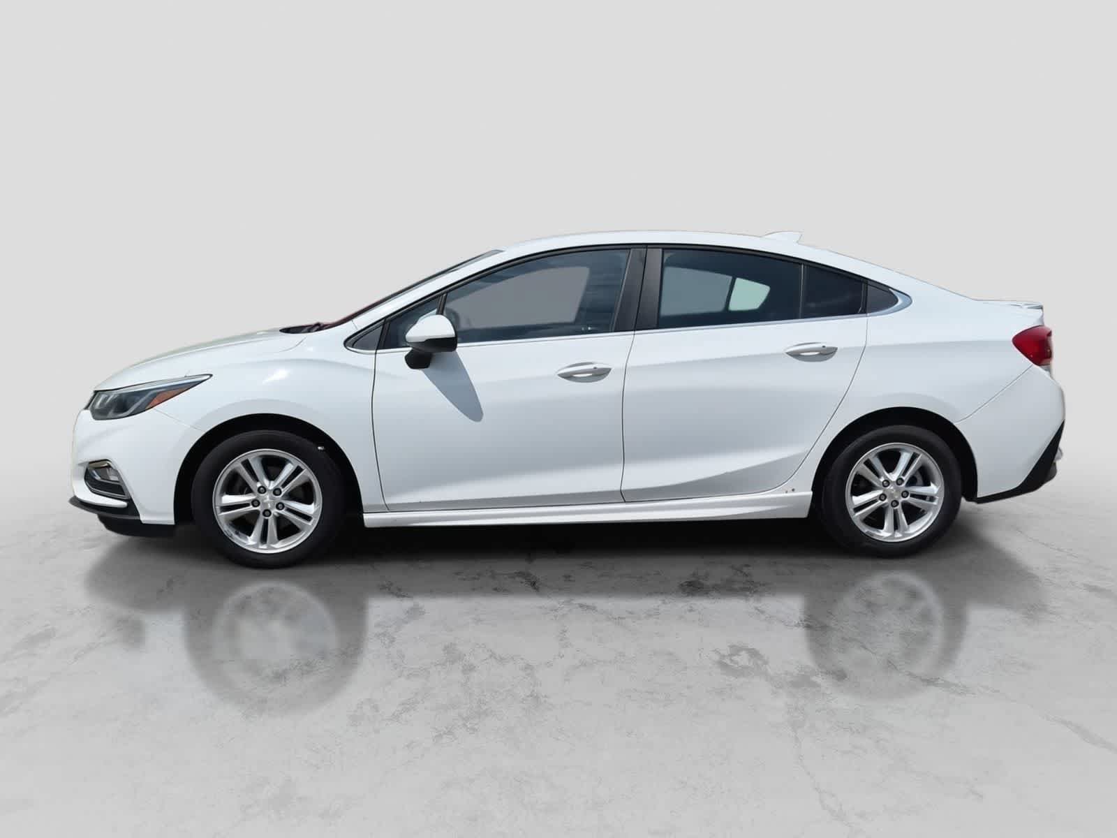 Used 2017 Chevrolet Cruze LT w/ Convenience Package FWD image 5