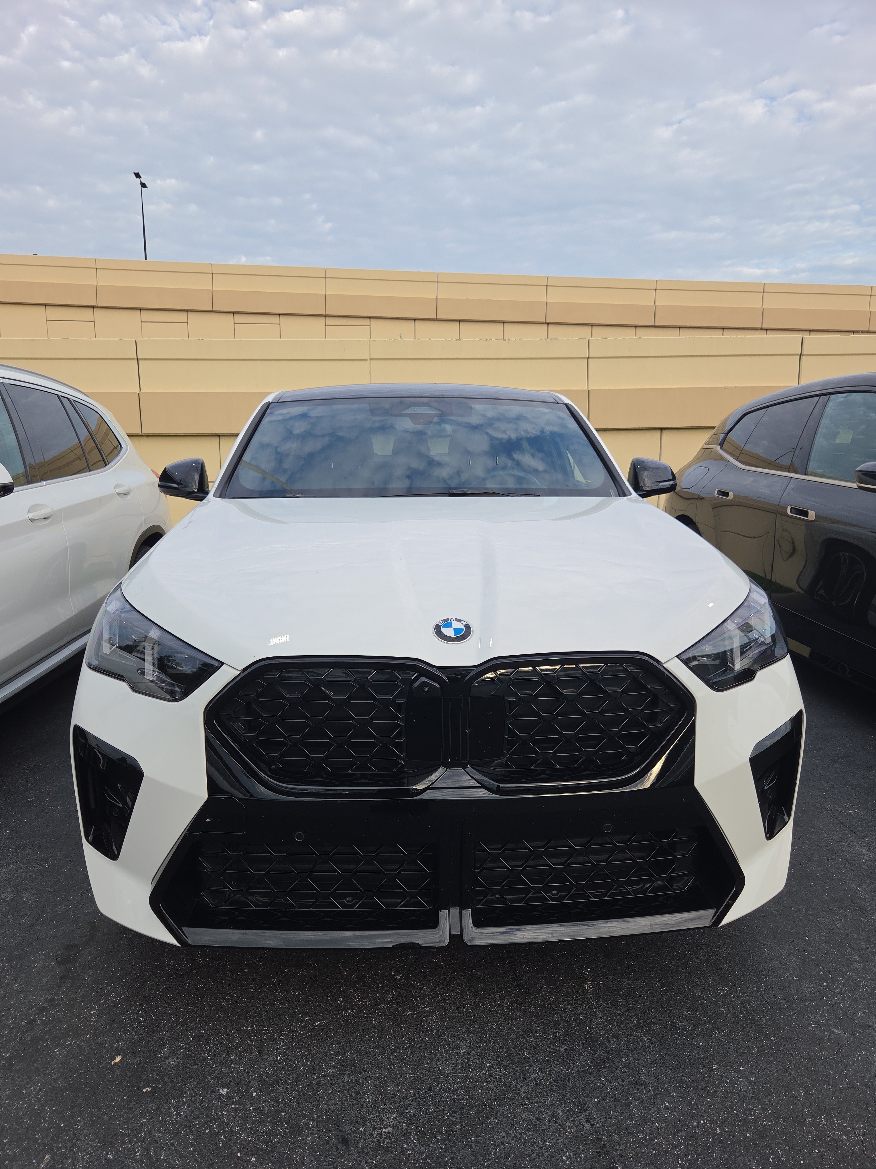 Used 2026 BMW X2 xDrive28i w/ Technology Package AWD/4WD image 2