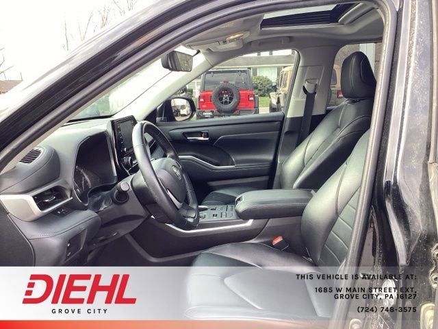 Used 2022 Toyota Highlander XLE image 18