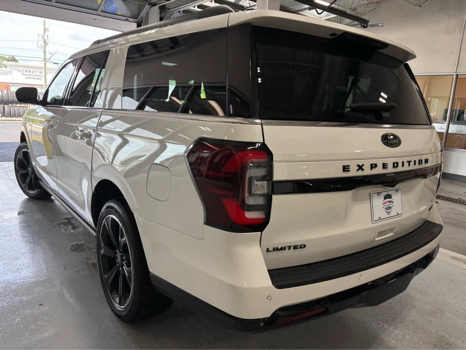 Certified 2022 Ford Expedition Max Limited AWD/4WD image 6
