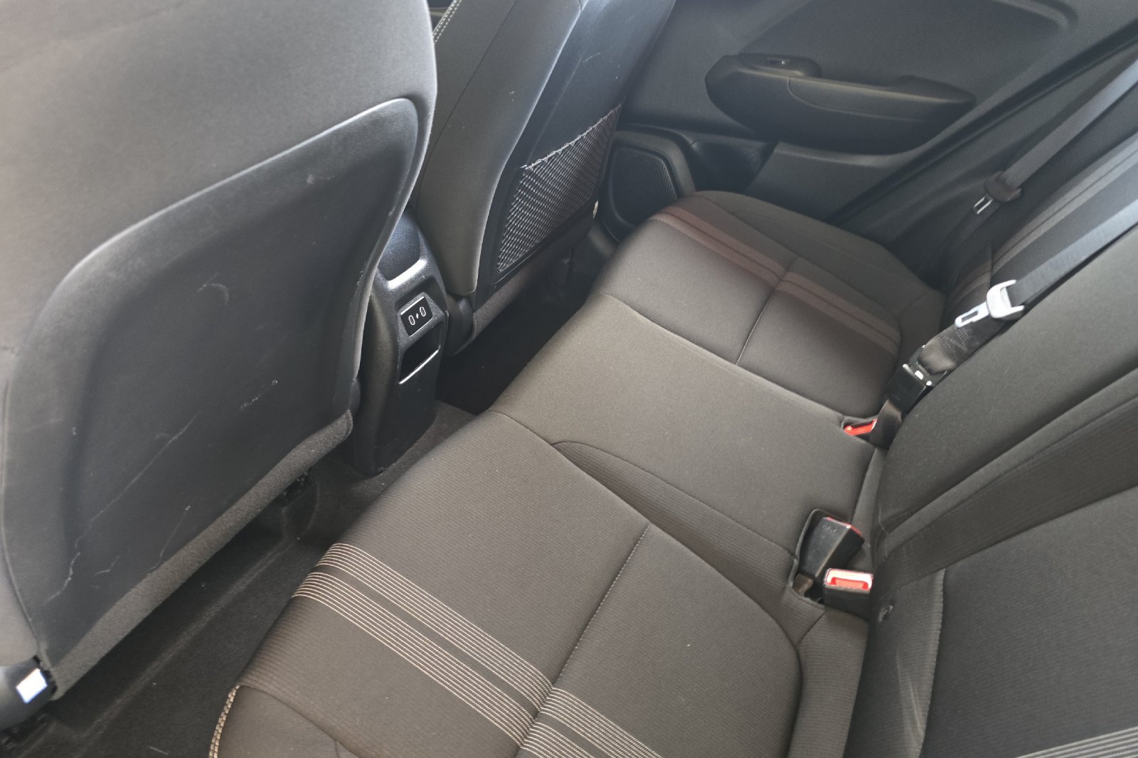Used 2025 Hyundai Venue SEL FWD image 12